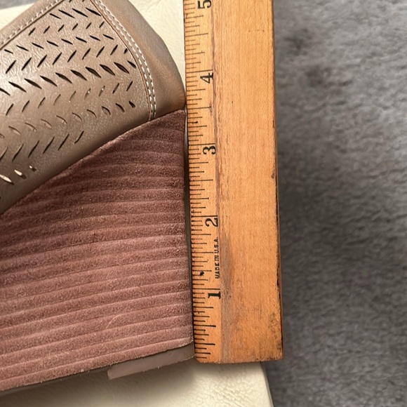 Franco Sarto Wedge Shoe, Size 8.5 - Picture 6 of 6